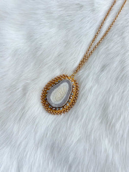 Beaded Antler Pendant workshop with Ravina Morgan